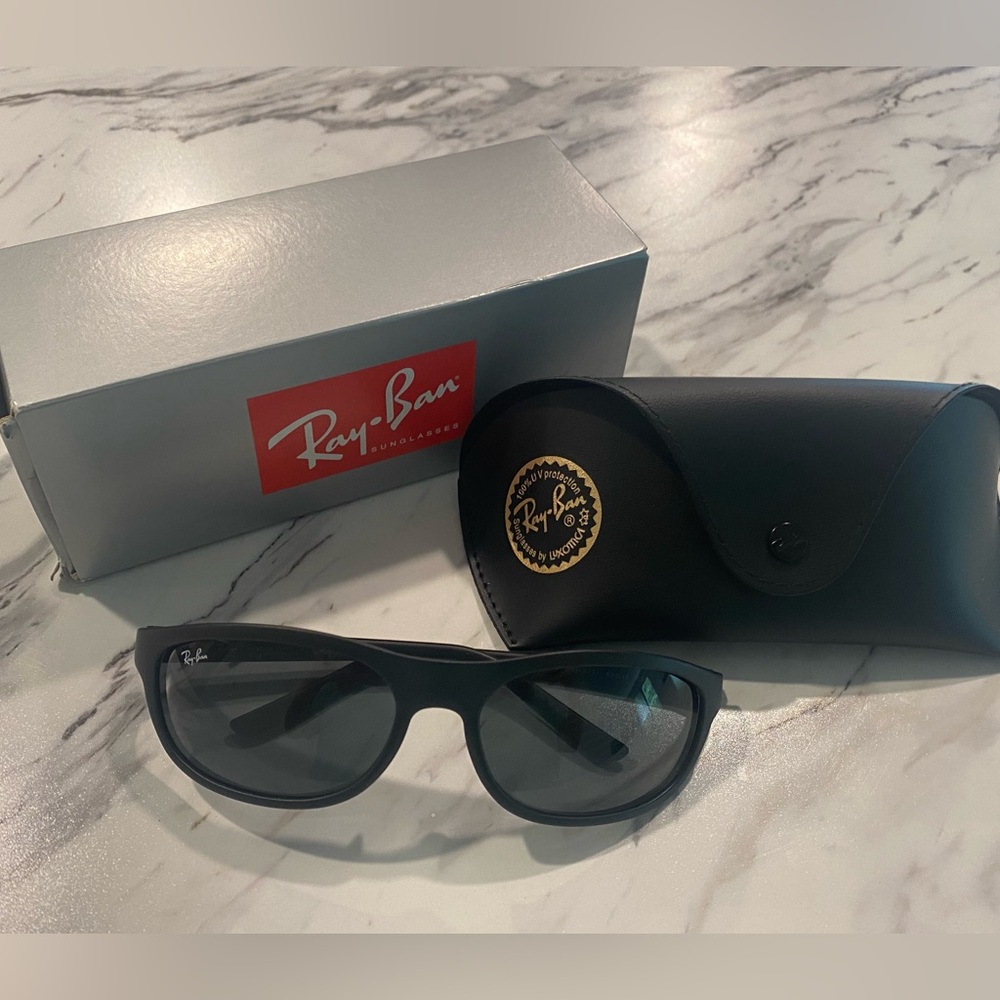 NWOT- Ray-Bans Sunglasses Men’s